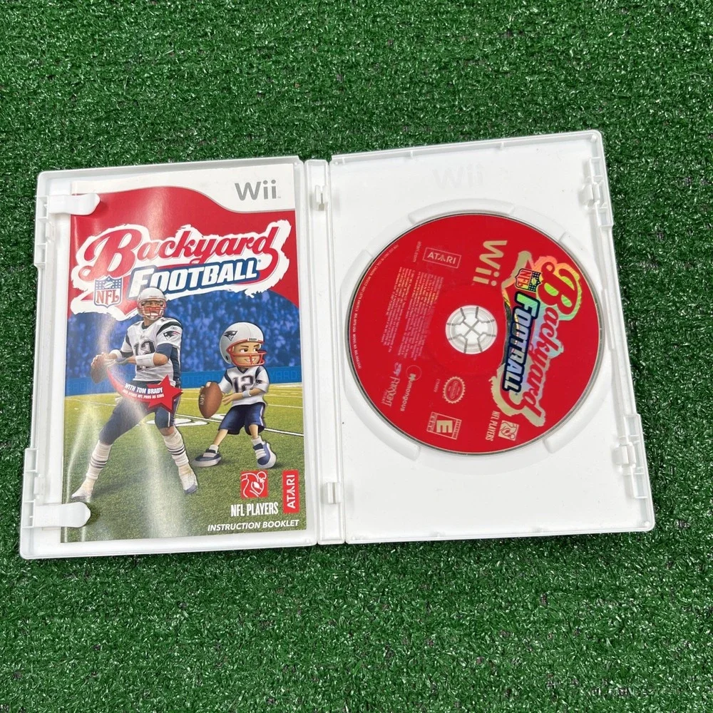 Wii Backyard Football With Tom Brady & Backyard Football W/ Tom Brady 09'‎ CIB